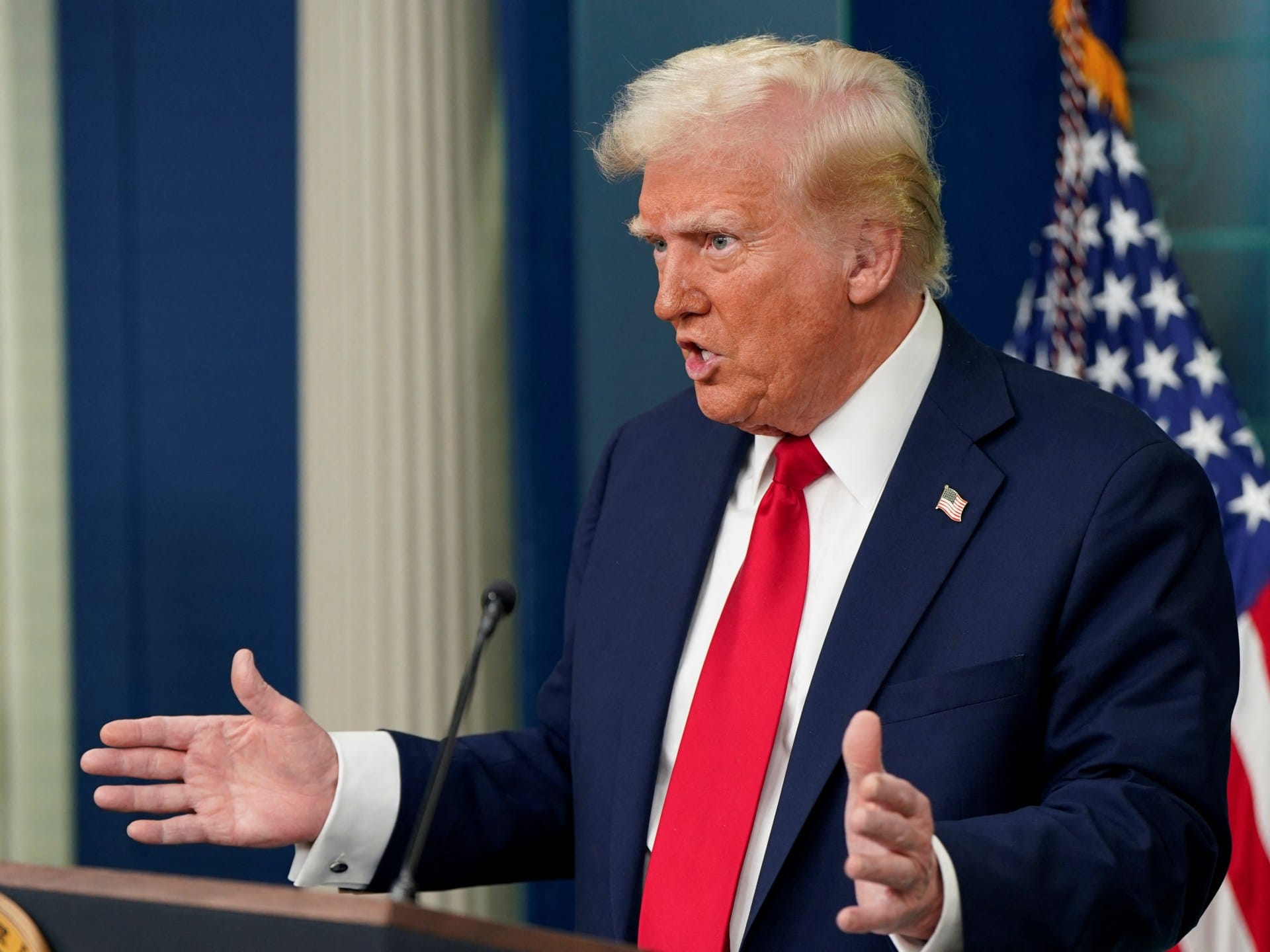 Trump fires hundreds of federal aviation workers weeks after deadly crash | Donald Trump News Trump fires hundreds of federal aviation workers weeks after deadly crash | Donald Trump News