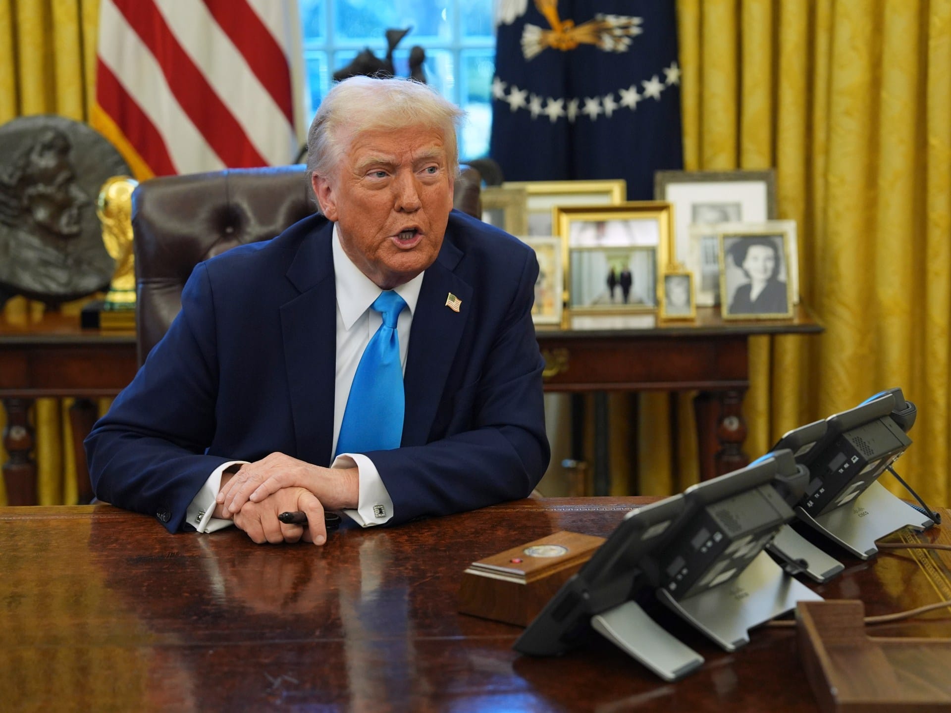 US judge delays Trump buyout offer meant to thin out public servants | Donald Trump News