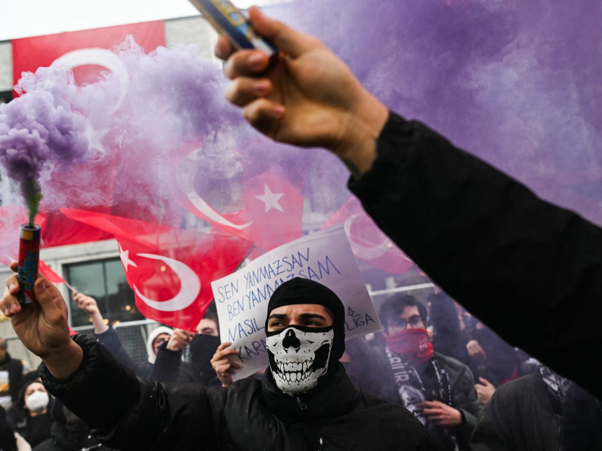 Istanbul elects Aslan interim mayor amid ongoing protests over Imamoglu | Politics News