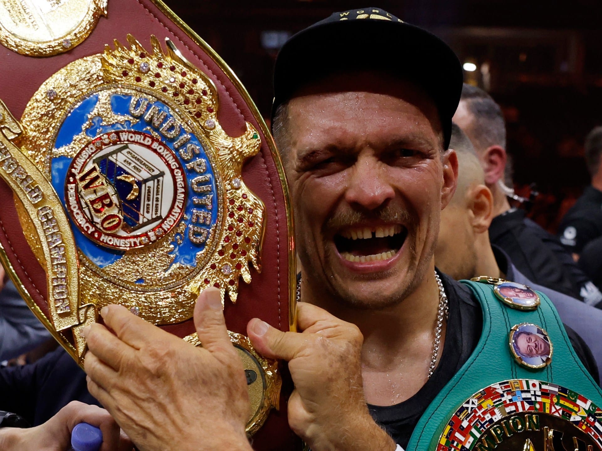 WBO orders Usyk to defend heavyweight boxing title against Parker | Boxing News