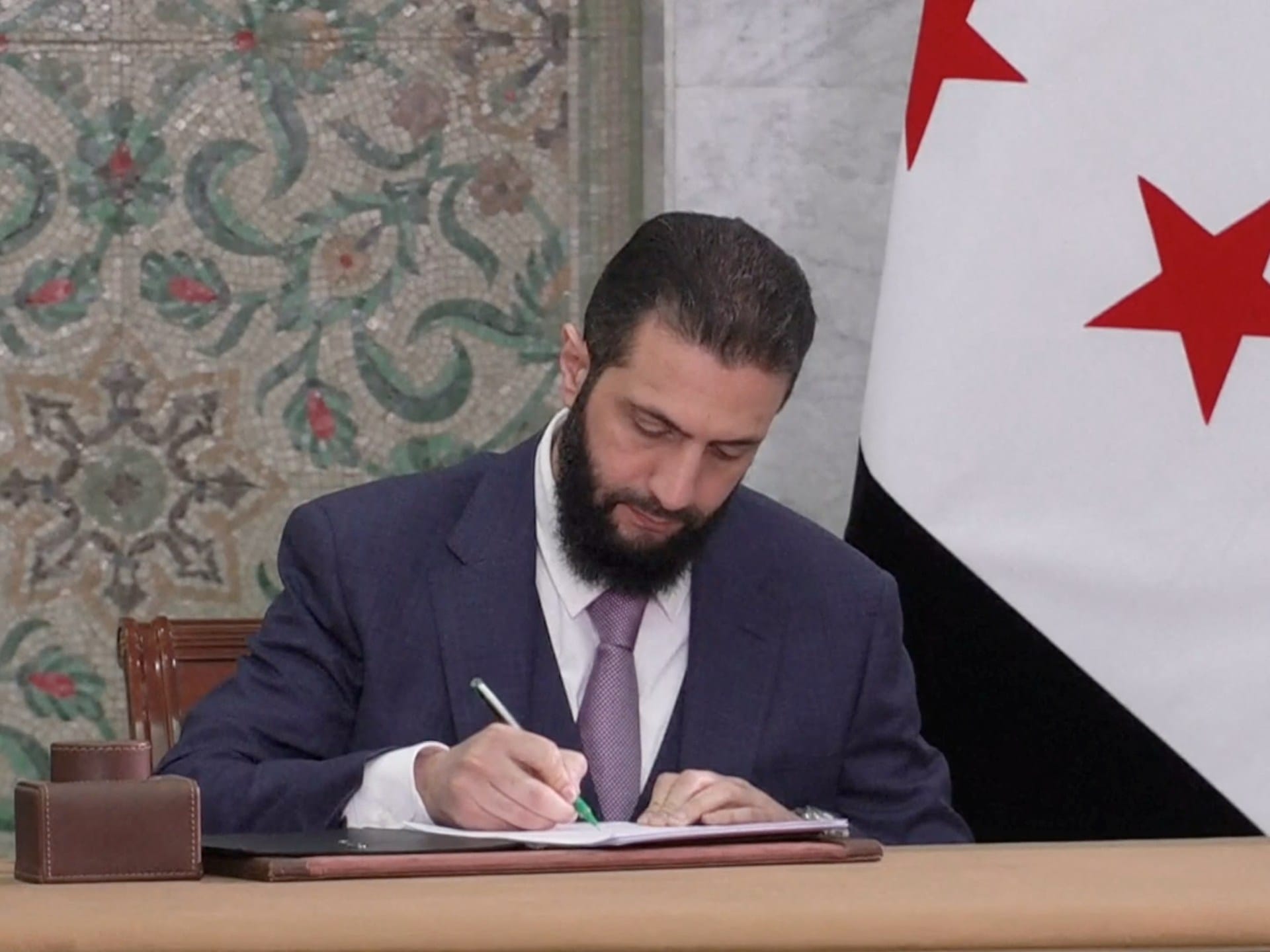 Syria’s al-Sharaa signs temporary constitution | Syria’s War News Syria’s al-Sharaa signs temporary constitution | Syria’s War News