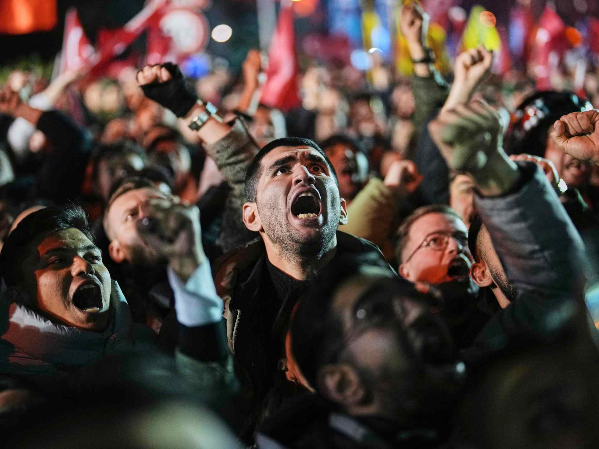 Thousands join march in Turkiye’s Istanbul to protest mayor’s arrest | Politics News Thousands join march in Turkiye’s Istanbul to protest mayor’s arrest | Politics News