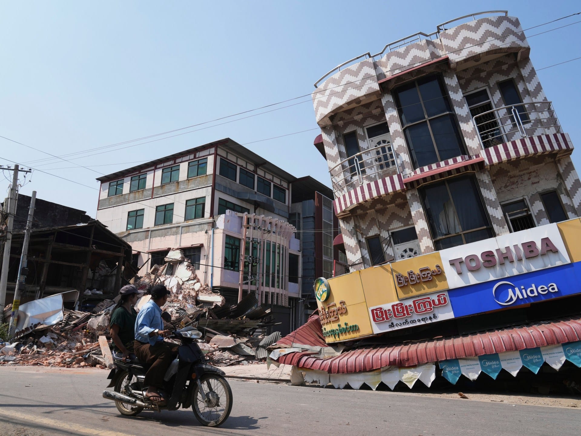 Smell of death ‘fills the air’ near epicentre of Myanmar earthquake | Earthquakes News Smell of death ‘fills the air’ near epicentre of Myanmar earthquake | Earthquakes News