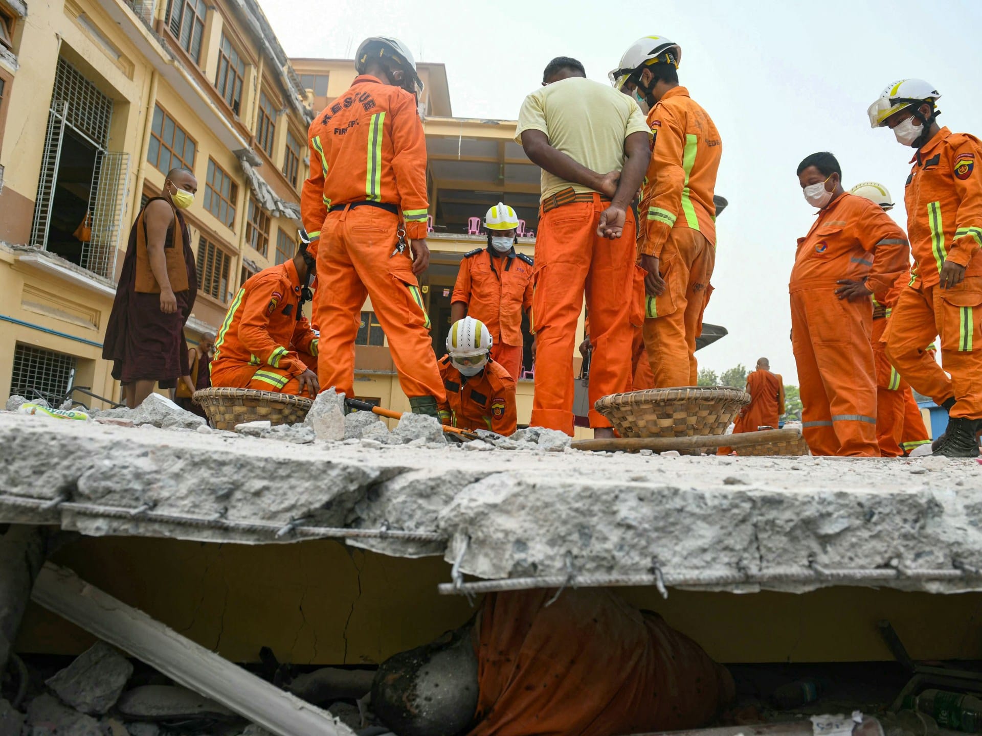 Myanmar earthquake kills over 1,600 and leaves countless buried | Earthquakes News Myanmar earthquake kills over 1,600 and leaves countless buried | Earthquakes News