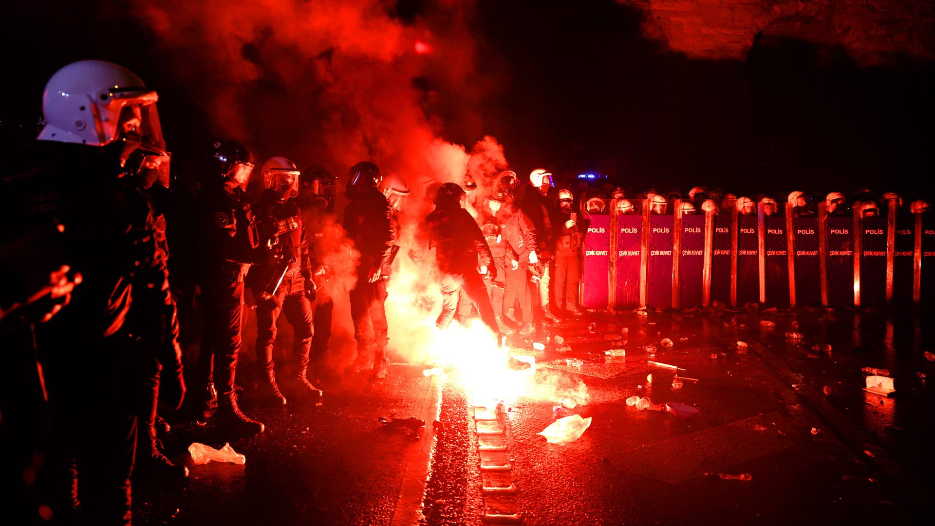 Turkiye protests: Iconic scenes and divided coverage | TV Shows Turkiye protests: Iconic scenes and divided coverage | TV Shows