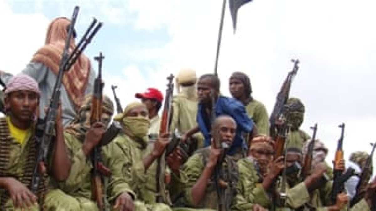 Al-Shabab battles Somalia’s army for strategic military base | Conflict News