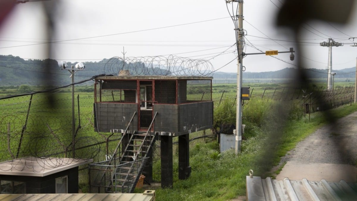 South Korea fires warning shots as troops from North breach border | Politics News