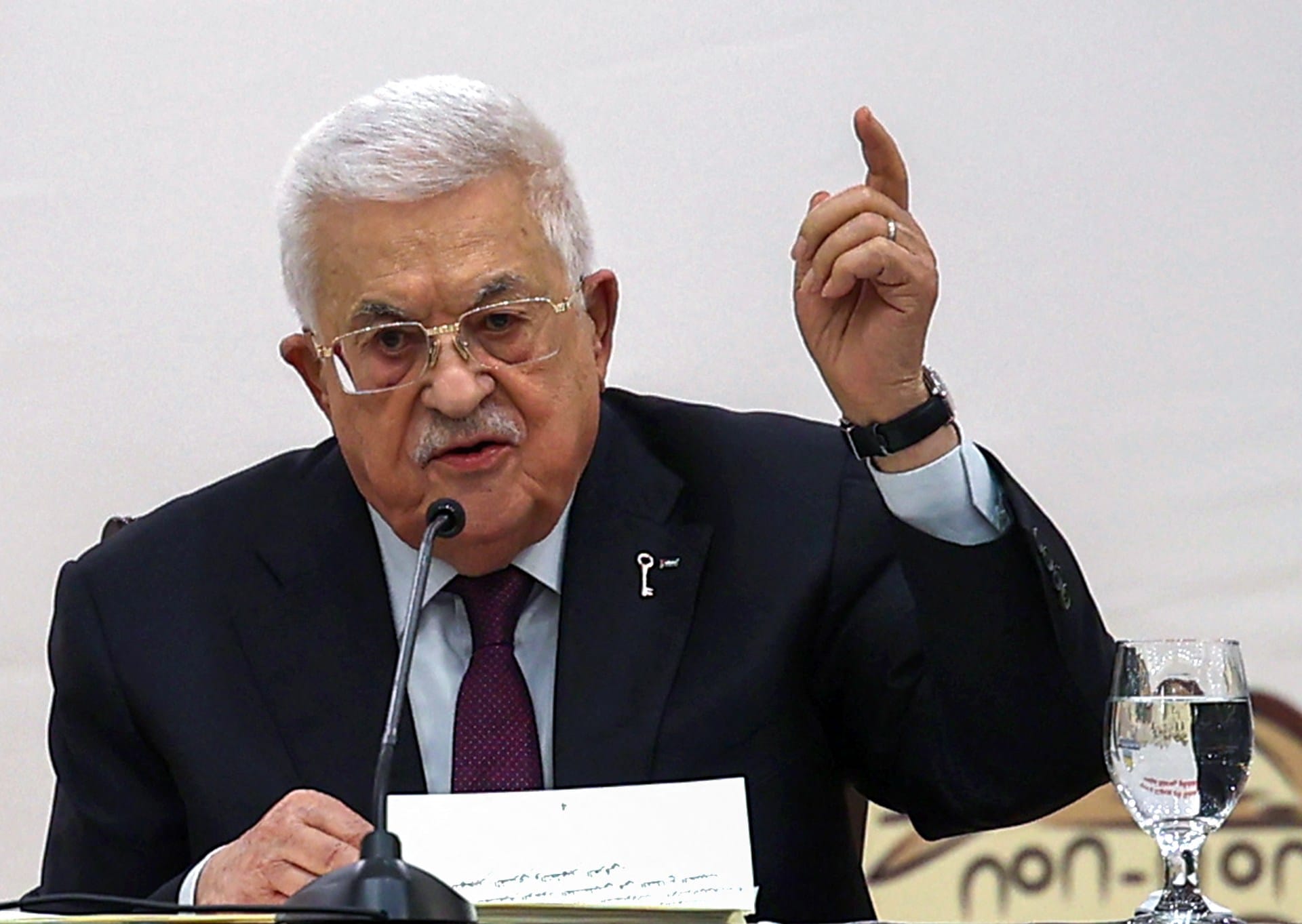 Palestinian officials vote to create a vice presidency under Mahmoud Abbas | Palestinian Authority News