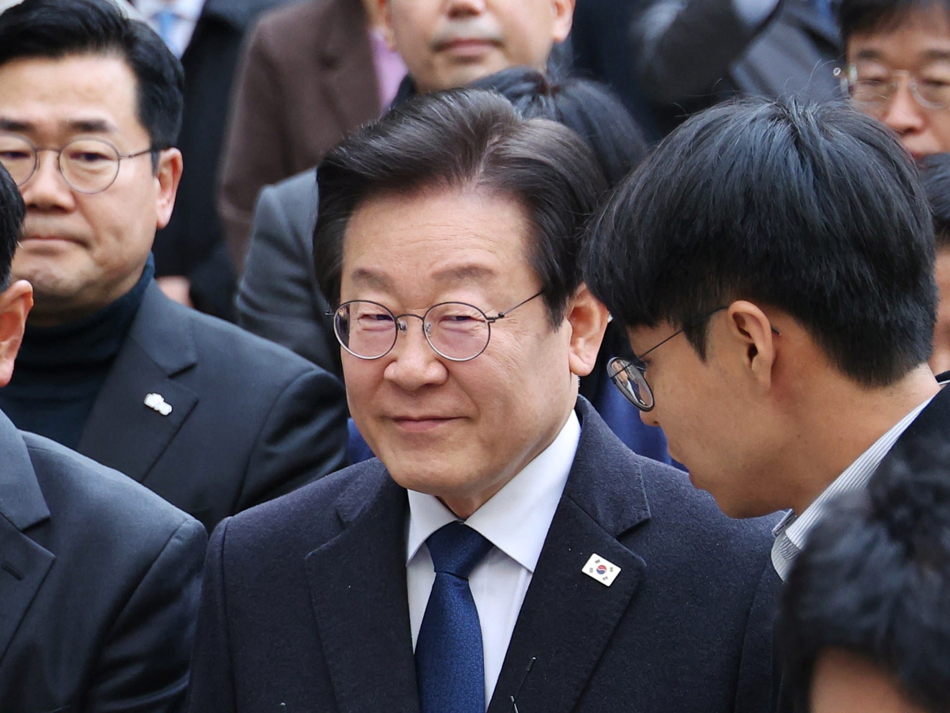 S Korea’s main opposition party taps former chief as presidential candidate | Elections News S Korea’s main opposition party taps former chief as presidential candidate | Elections News