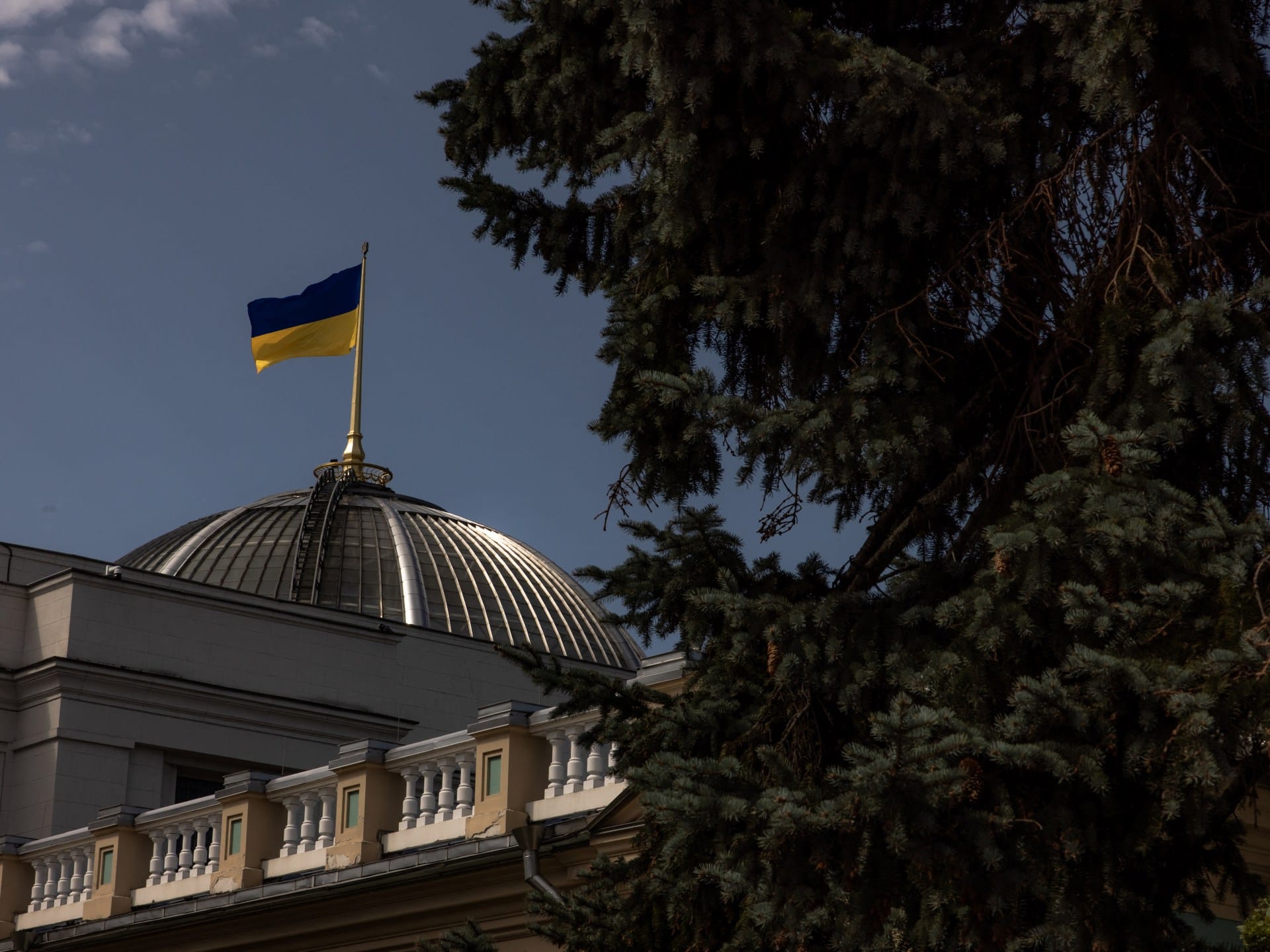Ukraine prolongs martial law amid Russian air attacks, heavy ground battles | Russia-Ukraine war News