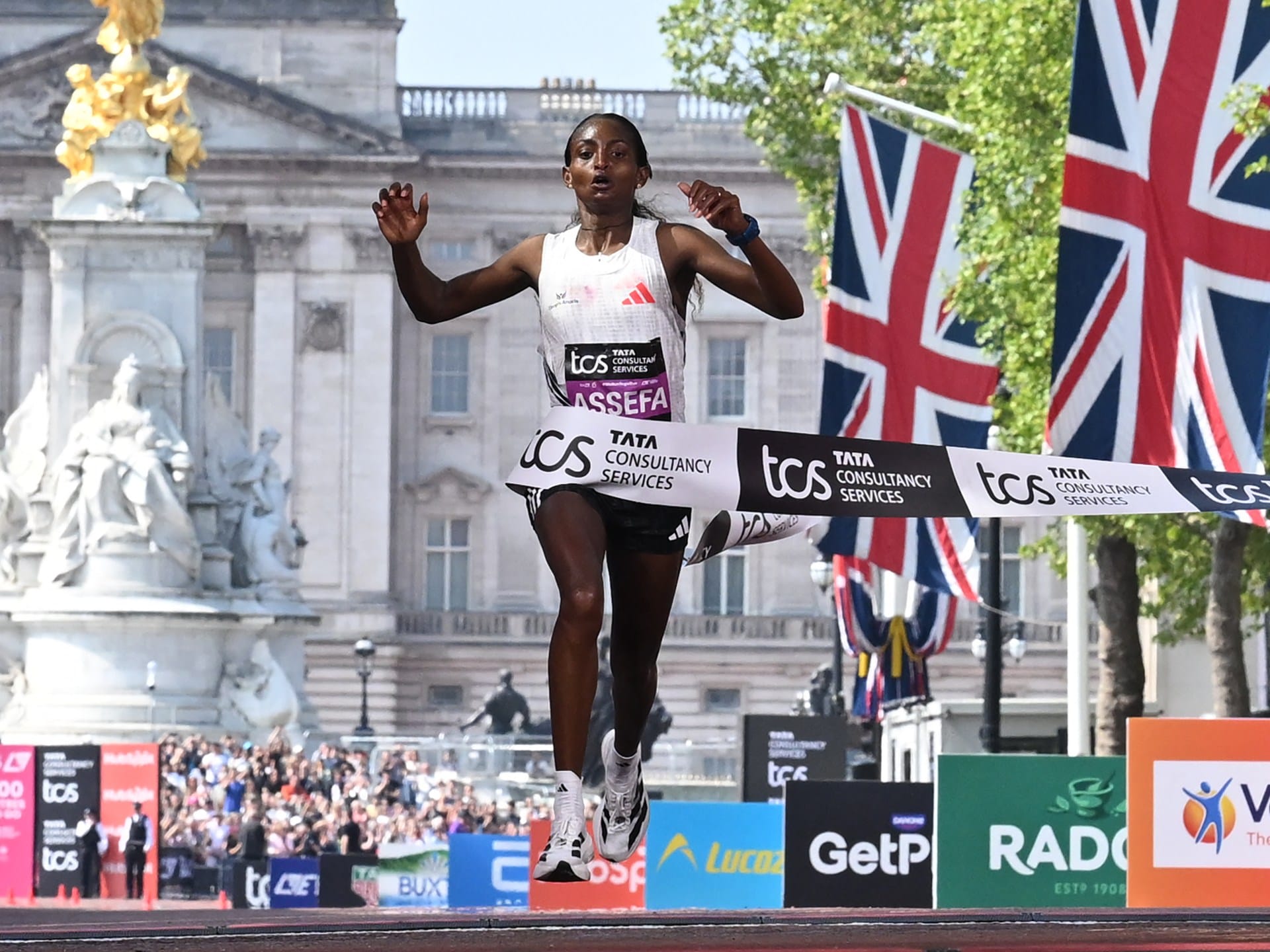 Assefa sets women’s record in London Marathon; Sawe wins men’s race | Athletics News Assefa sets women’s record in London Marathon; Sawe wins men’s race | Athletics News