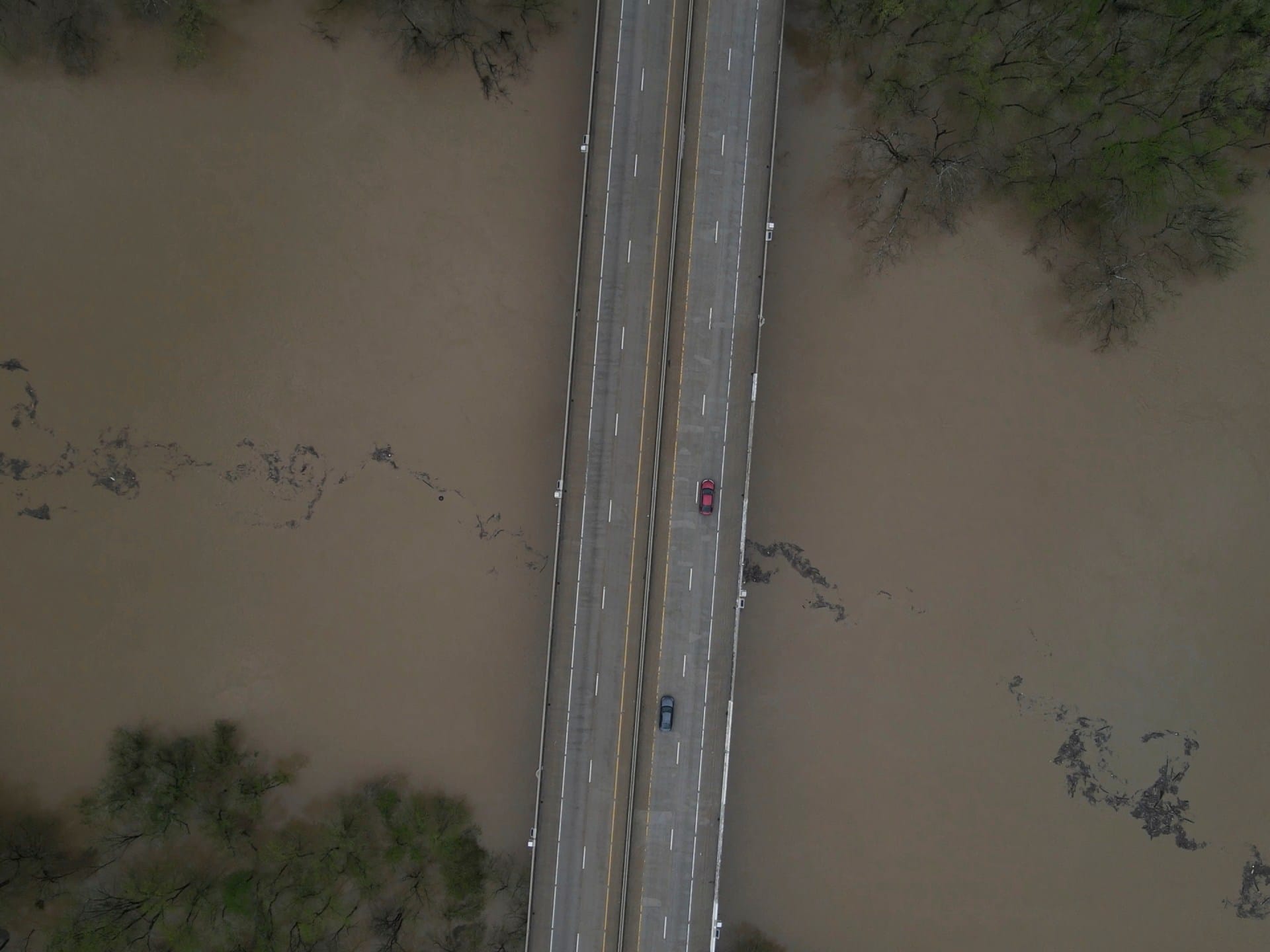 Rising rivers threaten US South and Midwest after severe weather kills 18 | News Rising rivers threaten US South and Midwest after severe weather kills 18 | News