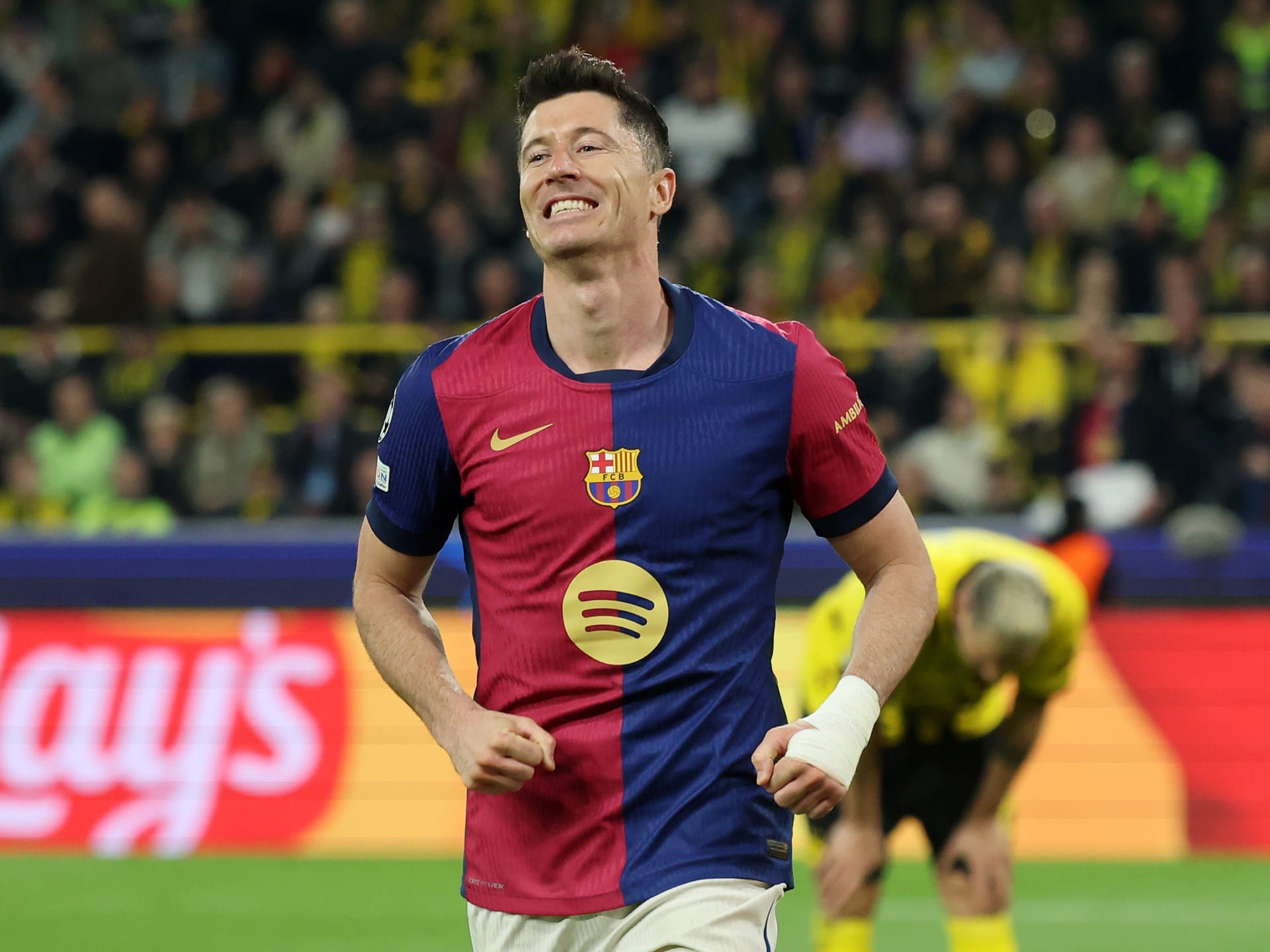 Barcelona and PSG reach Champions League semifinals; Dortmund and Villa out | Football News