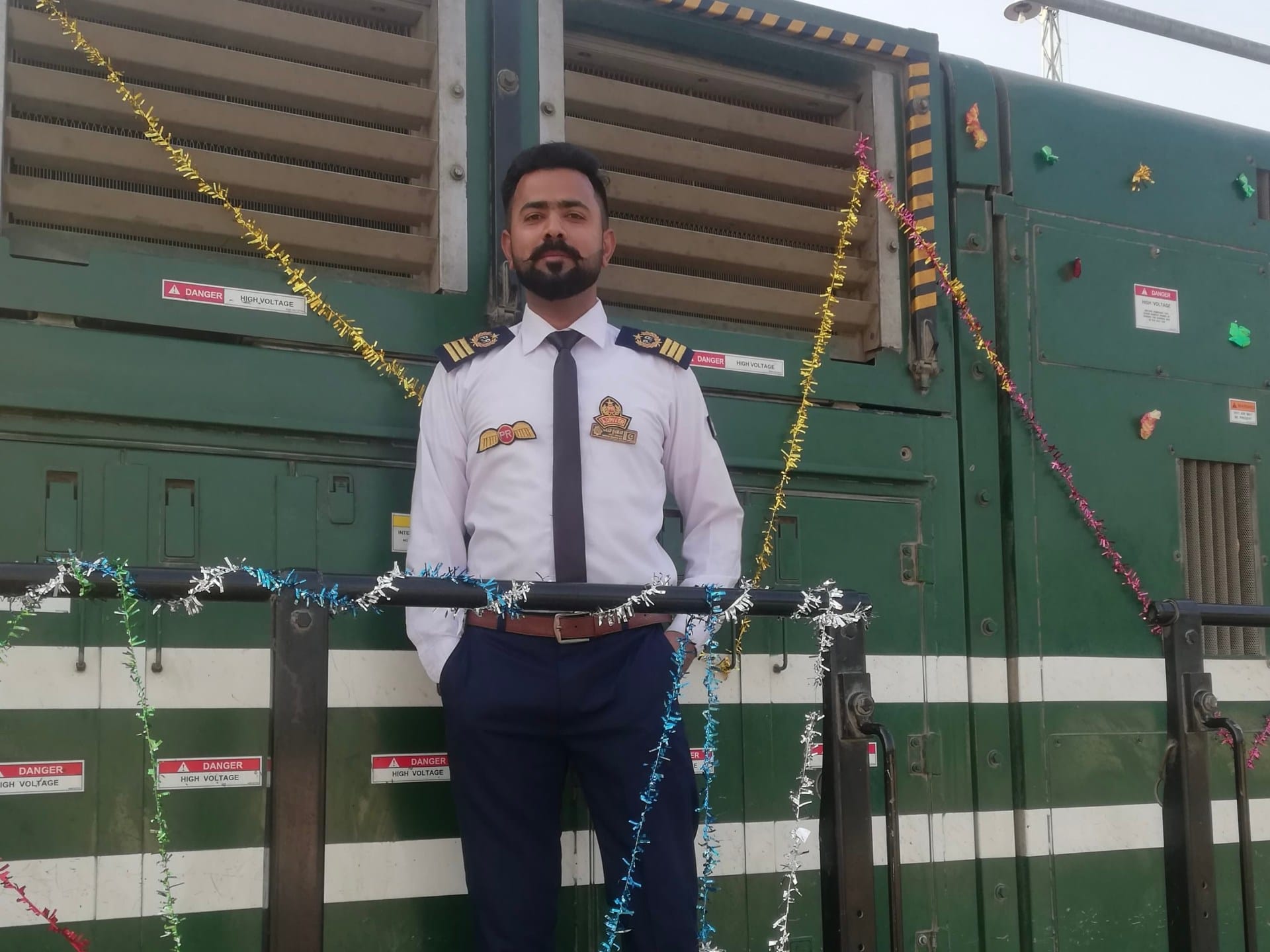 Dead or alive? Surviving Pakistan’s 28-hour train hijack in an engine | Armed Groups Dead or alive? Surviving Pakistan’s 28-hour train hijack in an engine | Armed Groups